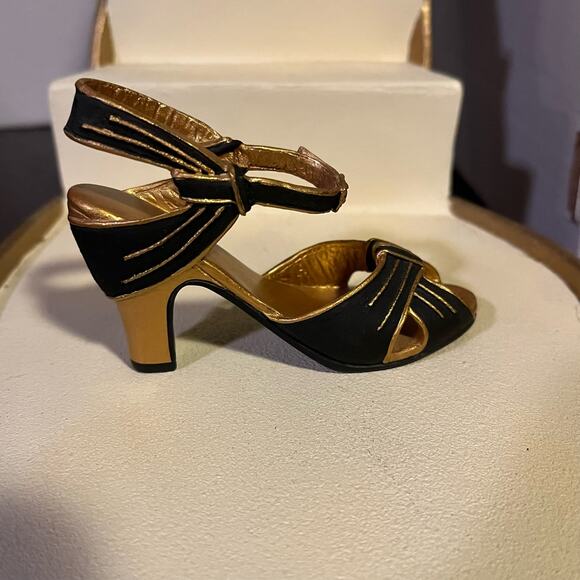 Just the Right Shoe Rising Star - Picture 7 of 13